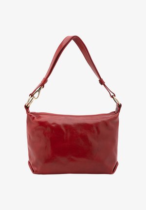 Rode leren schoudertas met verstelbare band en metalen sluitingen in goudkleur, rechthoekige vorm met een ritssluiting aan de bovenkant.