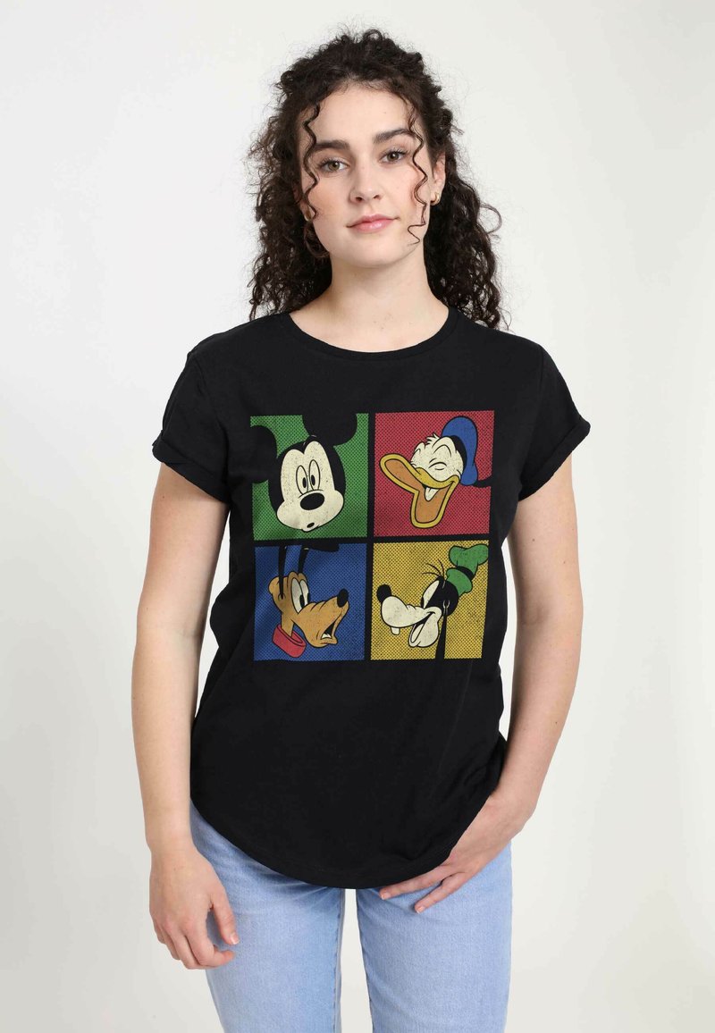 Camiseta negra de algodón con un diseño de cuadrícula que presenta personajes de dibujos animados clásicos: Mickey Mouse, Pato Donald, Pluto y Goofy en cuadros coloridos.