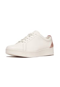 Weiße Ledersneaker mit glatter Oberfläche und runder Spitze. Mit einem roségoldenen Akzent an der Ferse und flachen Schnürsenkeln. Gummisohle.