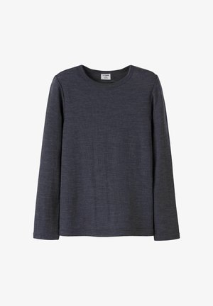 Sötétszürke, hosszú ujjú póló, amely texturált anyagból készült, kerek nyakkivágással és egyenes aljjal. Nincsenek kiemelkedő minták vagy fémrészletek.