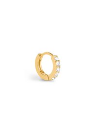 Goldene Creole mit klaren, runden Kristallen entlang einer Kante. Die Ohrringe haben ein glattes, hohles Design mit einem klappbaren Verschluss.