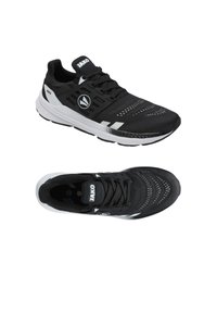 Scarpe da atletica nere con tomaia in mesh traspirante, dettagli bianchi, suola testurizzata e logo prominente sul lato e sulla linguetta.