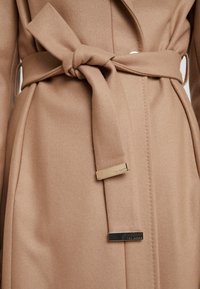 Ted Baker Mantel - camel