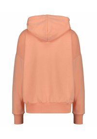 Persikofärgad hoodie i mjukt tyg, med dragsko i huvan, stor blomma och ribbade ärmslutar och nederkant. Visas från baksidan.