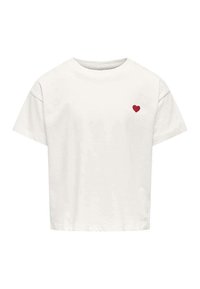 T-shirt en coton blanc à coupe décontractée, avec une petite broderie en forme de cœur rouge sur le côté gauche de la poitrine. Manches courtes, col rond.