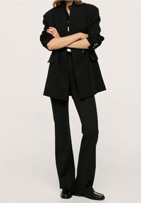 Mango Abrigo corto - black