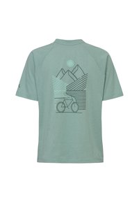 Lichtgroen shirt met korte mouwen met een grafische afbeelding van een berg, zon en fiets op de achterkant, met eenvoudige, abstracte lijnen en vormen.