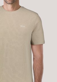 BOSS WAFFLE - T-Shirt basic - beige (27)