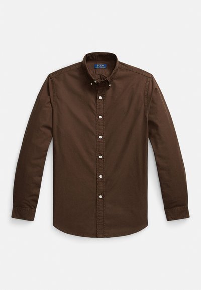 Camisa de algodão castanha com botões, gola, mangas compridas e botões brancos. Apresenta bordado de logotipo no peito.