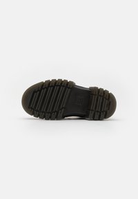 Dr. Martens RICKI GLADIATOR - Sandali con cinturino - cobblestone grey
