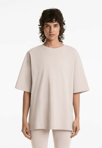 OYSHO SHORT SLEEVE - T-shirts basic - taupe