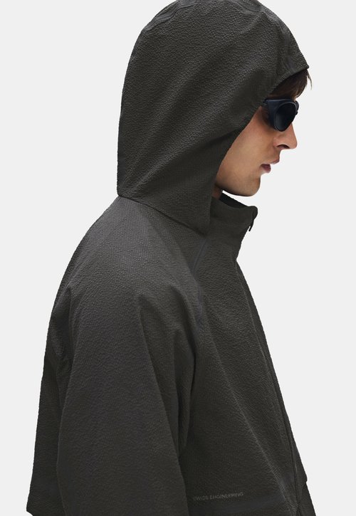 On PERFORMANCE VOLT JACKET - Running jacket - espresso — foto 4