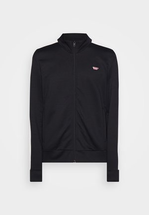 Veste noire zippée avec col montant et petit logo rouge et blanc sur le côté gauche de la poitrine, présentée sur un fond clair uni.