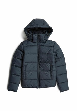 Donkerblauwe gevoerde jas met capuchon, voorkant met rits, zijzakken en doorgestikte naden, plat gelegd op een witte achtergrond.