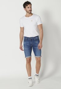 Koroshi BERMUDA COWBOY STRECTH  - Kratke hlače od trapera - azul med medium blue