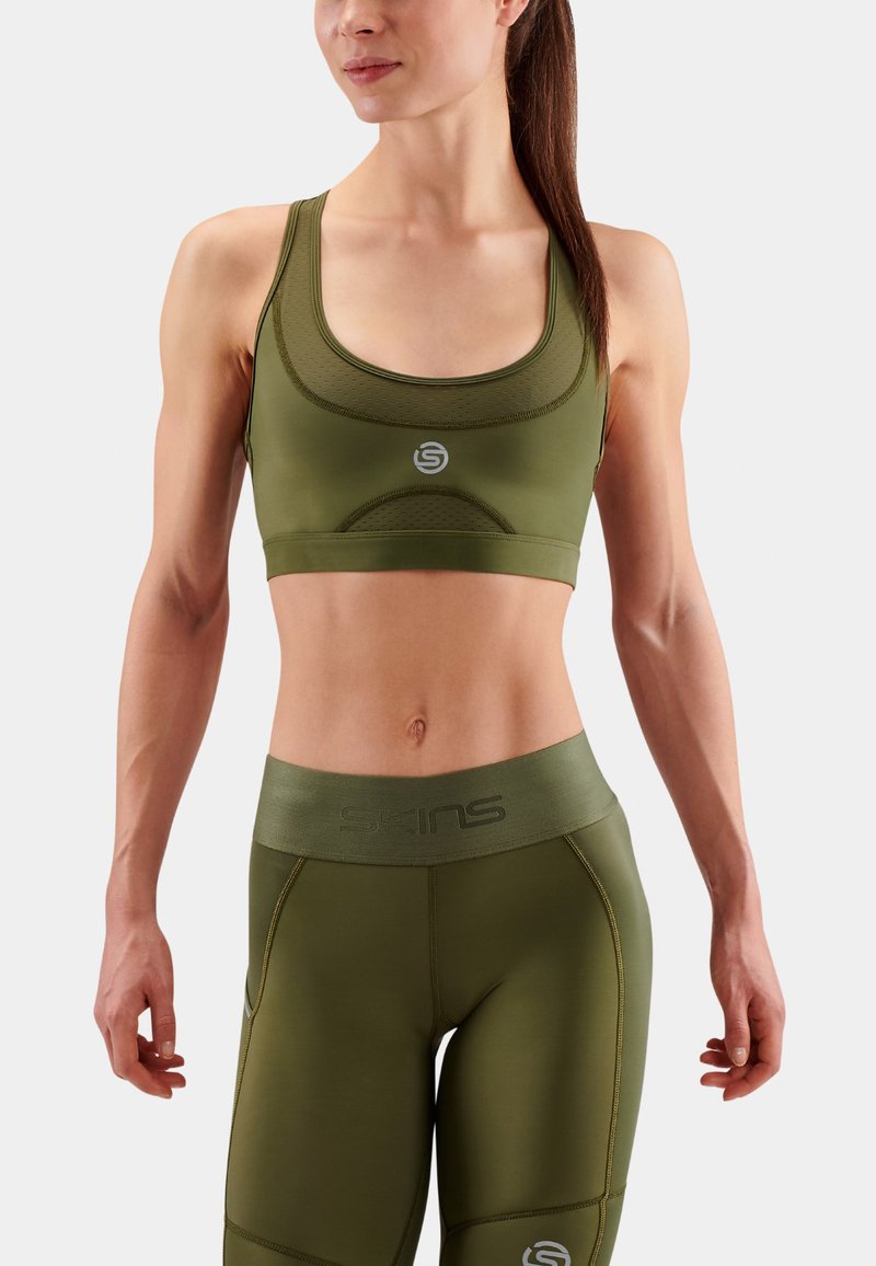 Puma RETRO GLAM STRAPPY BRA - Sport-BH mit mittlerer Stützkraft - koral Puma RETRO GLAM STRAPPY BRA - Sport-BH mit mittlerer Stützkraft - koral