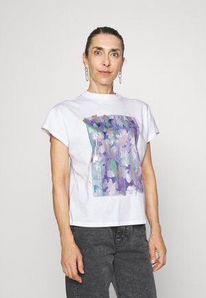 MOCKNECK - T-shirt z nadrukiem - white
