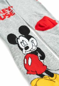 Calzini di cotone grigi con un design a maglia di Topolino, con accenti rossi sulla punta e il testo in grassetto che recita "Topolino".