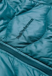 Peak Performance JR HELIUM - Pūkinė striukė - petrol