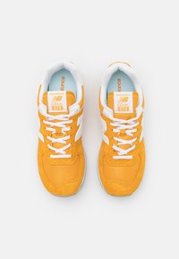New Balance ML574 UNISEX - Sapatilhas - yellow