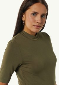 comma casual identity T-Shirt basic - olivgrün