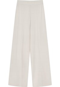Pantalons large en crème clair, présentant une taille haute, un tissu doux et des plis sur le devant pour une texture et une fluidité supplémentaires.