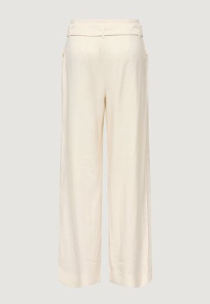 Pantaloni color crema a gamba larga con passanti per cintura, tasche posteriori a filetto e orlo dritto su sfondo neutro.