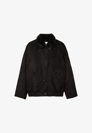 Črna semiš jakna z mehkimi krznenimi ovratnikom, z gumbom na sprednji strani, dvema stranskima žepoma in elastičnim pasom za sproščen fit.