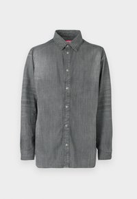 Grå skjorta med knappar, tillverkad av strukturerat tyg, med spetsig krage och framknäppning med synliga sömmar.