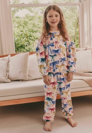 Multifarvet pyjamasæt med et blomstermønster og sløjfer, lavet af blødt stof. Langærmet bluse med elastiske manchetter og matchende bukser.