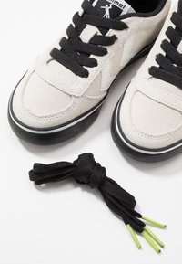 Hummel Zapatos sin cordones - off-white