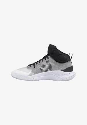Basket de basketball montante avec semelle blanche texturée, tige en mesh gris, lacets noirs et col de cheville noir rembourré avec languette.