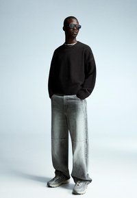 Bershka Strickpullover - black
