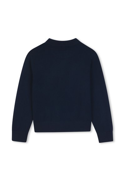 Pull bleu marine à manches longues avec col, poignets et bas côteletés, présenté de dos sur fond blanc.