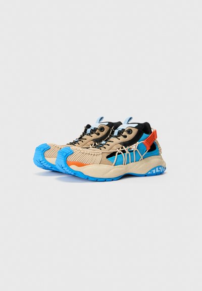 Versace Baskets basses - sand/black/blue hydrangea/ski diver