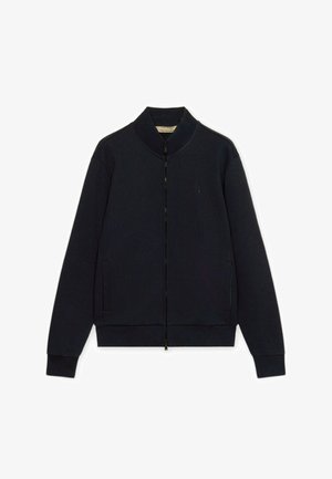 Černá bunda na zip s dlouhými rukávy, žebrovanými manžetami a lemem, se dvěma bočními kapsami a malým vyšívaným logem na hrudi.