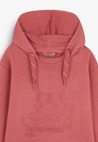 Sudadera rosa de mezcla de algodón, con un gran diseño en relieve de una calavera y huesos cruzados. Incluye una capucha con cordón y acentos estampados.