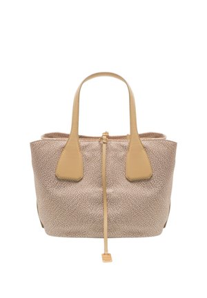 Borsa a tracolla di colore beige con texture, dotata di due manici arrotondati e una lunga cinghia sottile che pende al centro frontale.