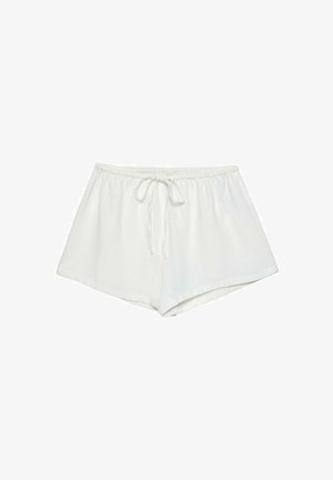 Biele bavlnené šortky majú pás na šnúrku, voľný strih a hladkú textúru. Spodný okraj je rovný, bez ďalších vzorov alebo akcentov.