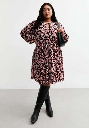 CURVES PRINT CRINKLE SMOCK  - Jurk - pink pattern