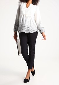 New Look Maternity Kalhoty - black