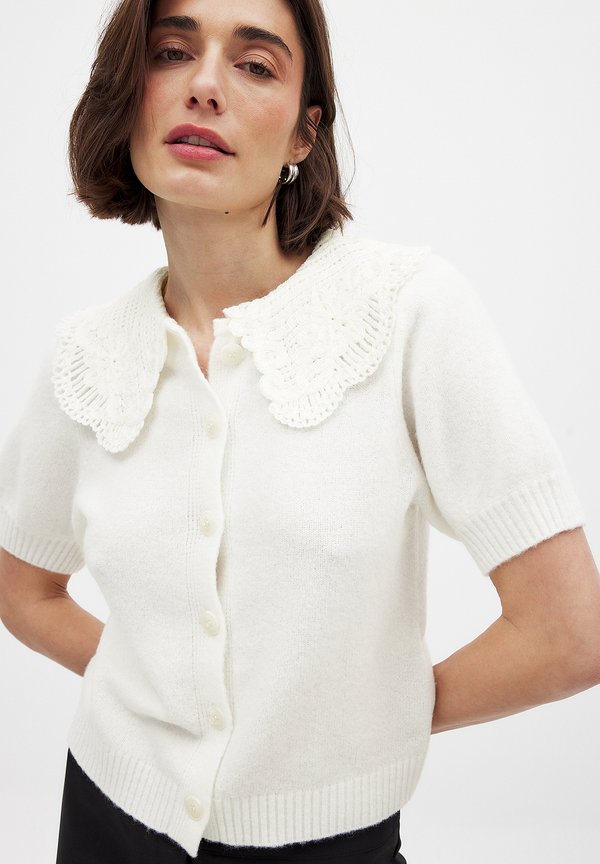 SHORT SLEEVE COLLAR - Strickjacke