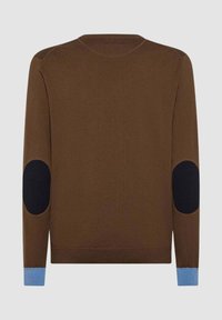 Maglione marrone lavorato a maglia con toppe nere sui gomiti e dettagli blu sui polsini. Presenta un collo rotondo e maniche lunghe. Texture liscia.