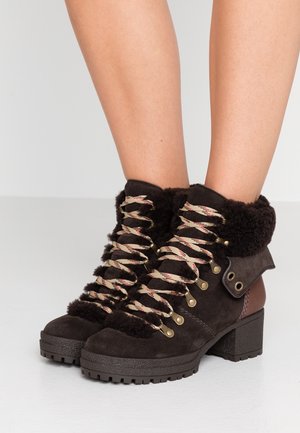Platform ankle boots - grafite