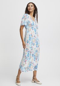 b.young BYJACQUELINE - Freizeitkleid - clearwater ethnic mix