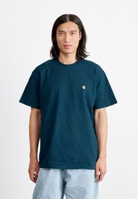 Carhartt WIP CHASE - Navadna majica - duck blue/gold