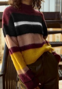 Next Sweter