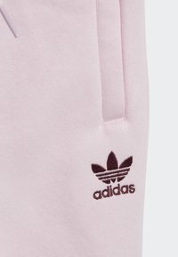 adidas Originals CREW SET - Trenirka - clear pink   maroon