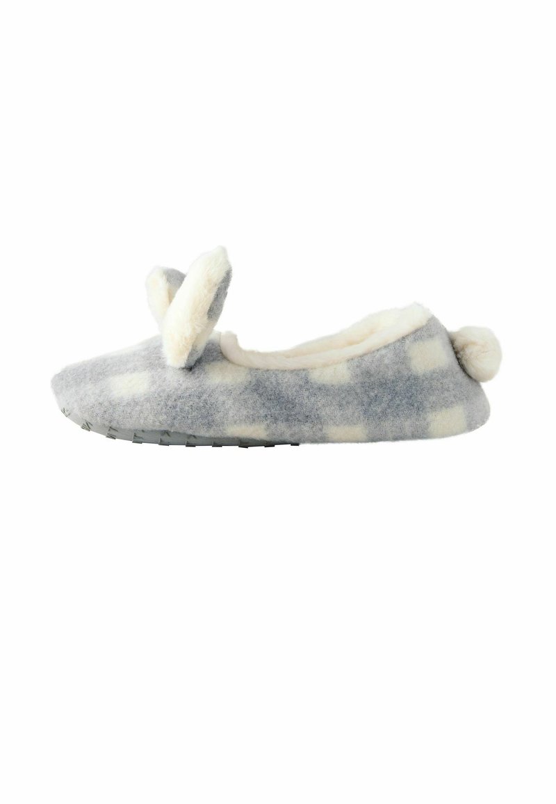 Harmaa ja kerma-valkoinen ruudullinen tossu, jossa on pehmeä fleece-vuori, kaunis nauhakiinnitys ja kumipohja, joka tarjoaa pitoa.