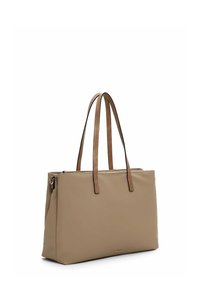 Beige Tragetasche mit zwei braunen Ledergriffen, rechteckiger Form, glatter Textur, oberem Reißverschluss und unauffälligem Logo auf der Vorderseite.